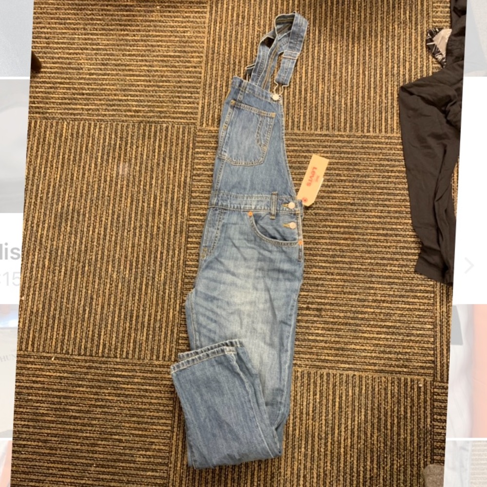 NWT Levi’s distressed overalls
